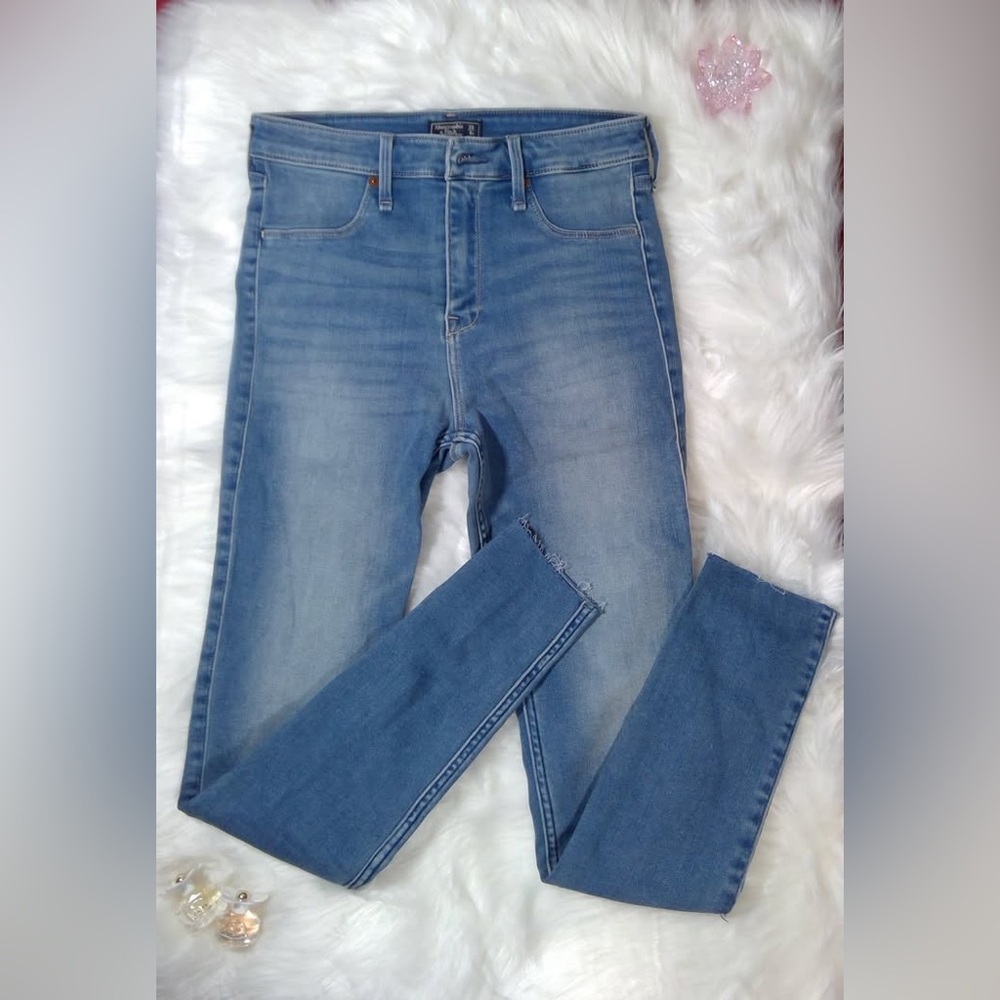 Abercrombie & Fitch Women’s Light Blue Skinny Jean